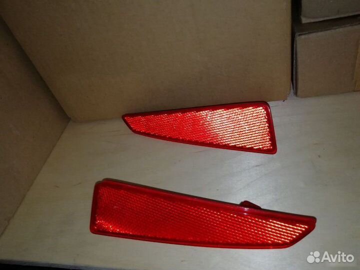 Отражатели бампера задние Lexus Rx 4