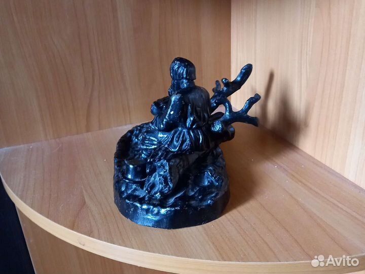 Статуэтка из чугуна