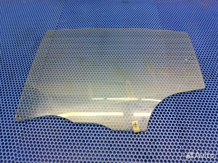 Стекло двери заднее левое