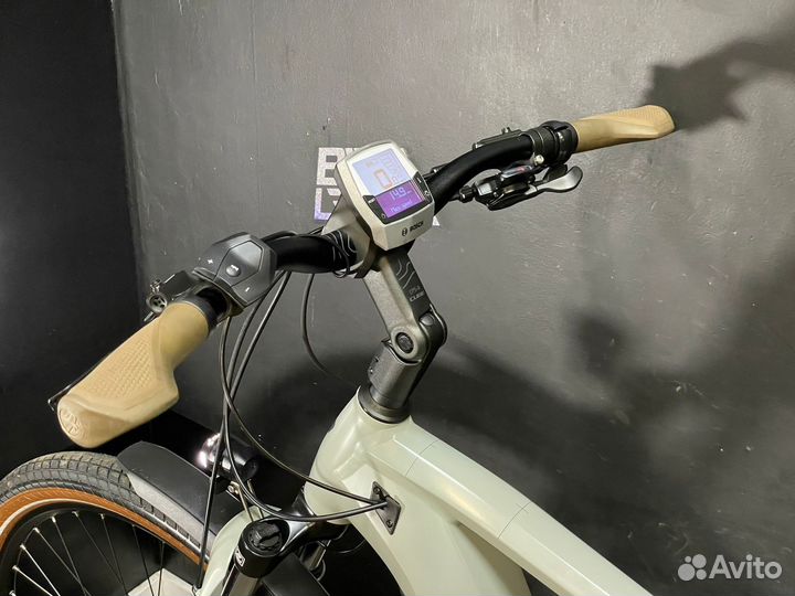 2022г Cube Kathmandu Hybrid Pro 625