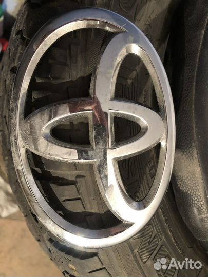 Эмблема toyota rav4