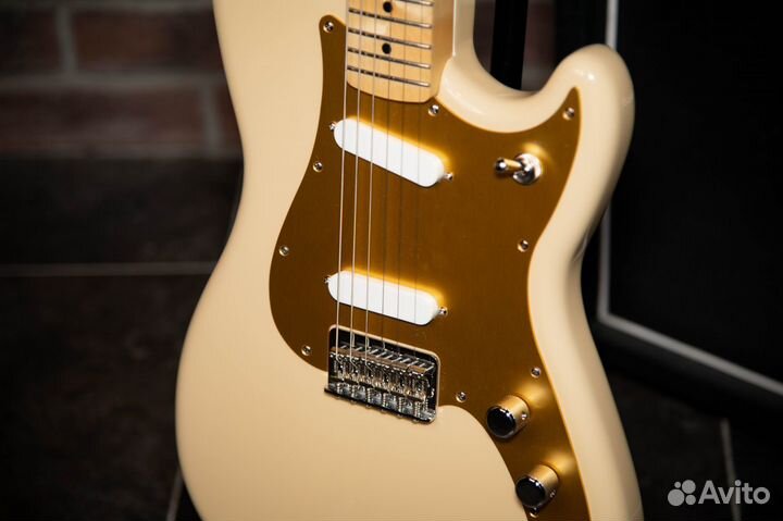 Электрогитара Fender + аксессуары