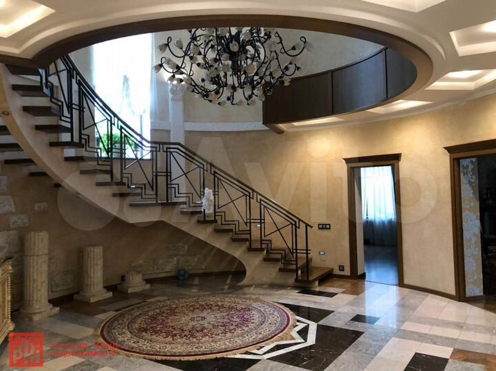 Коттедж 385 м² на участке 15 сот.