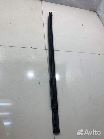 Уплотнитель стекла (передний, правый, внешний)