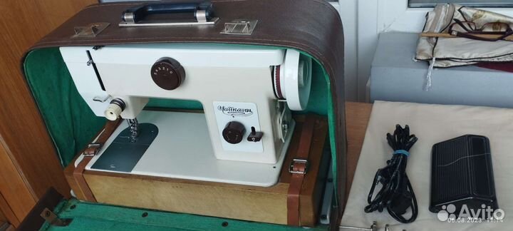 Швейная машина Чайка 143