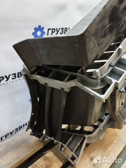 Подножка кабины правая Volvo FH4 82141521