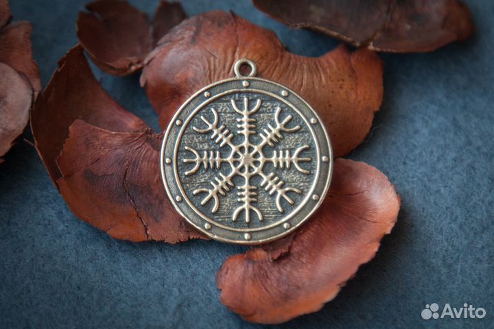 Кулон Шлем ужаса на шнуре. Символ викингов. Латунь