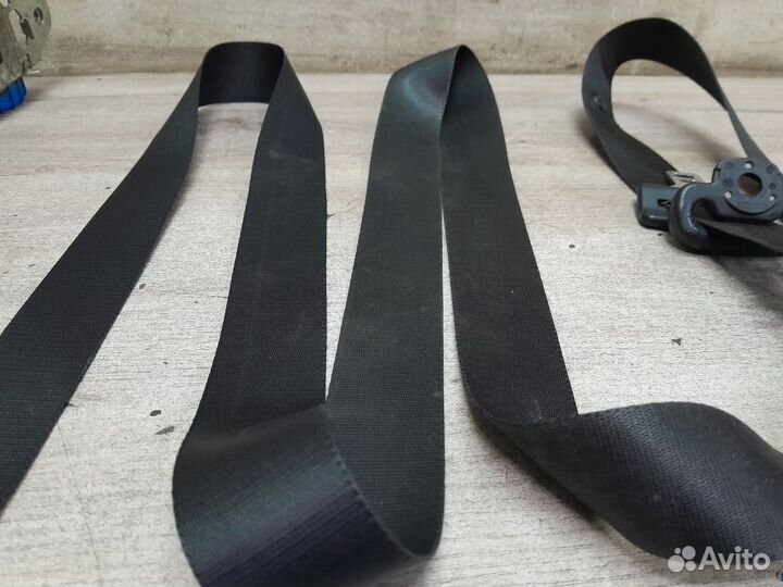 Ремень безопасности правый Ford Fiesta Mk5 (2002—2