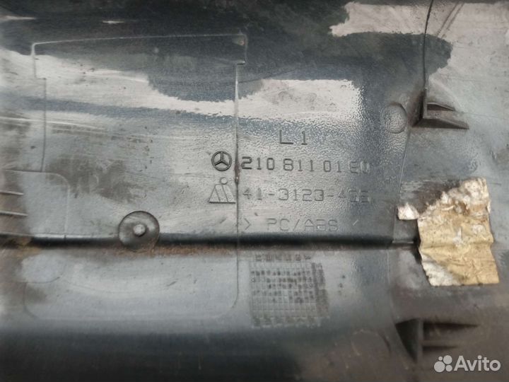 Корпус левого зеркала Мерседес Е210 Mercedes E210