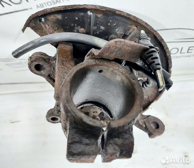 Кулак поворотный передний правый Octavia (A5 1Z) 2