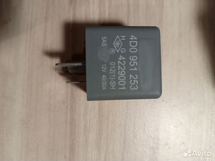 Реле топливного насоса Фольксваген Пассат б5