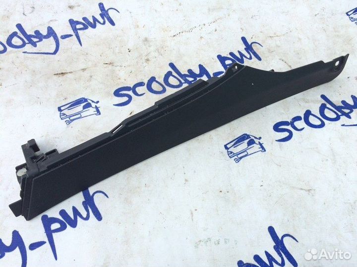 Накладка центральной консоли правая Subaru Impreza