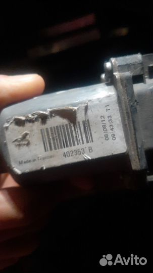 Моторчик стеклоподъёмника левый на Hyundai ix 35