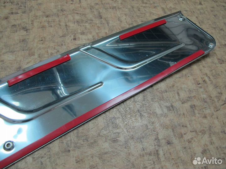 Накладка на задний бампер Toyota LC 200 2007