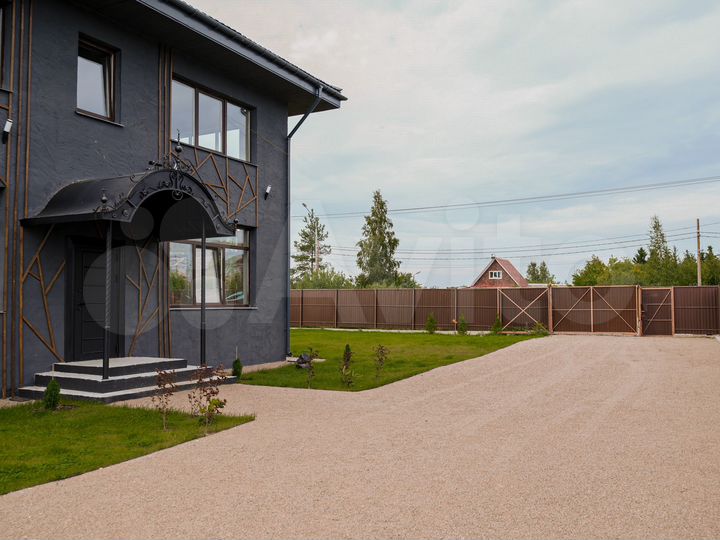 Дом 207 м² на участке 11,3 сот.