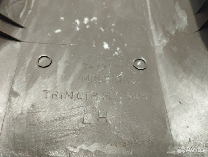 Накладка стойки кузова Mitsubishi Montero Sport