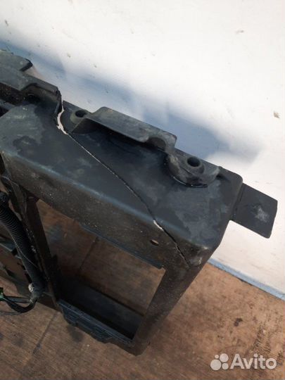 Диффузор (кожух) вентилятора Peugeot 3008 хэтчбэк