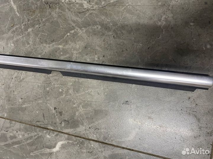 Молдинг стекла задний правый Volkswagen Tiguan 5N2