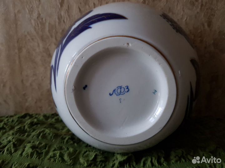 Фарфоровая ваза 