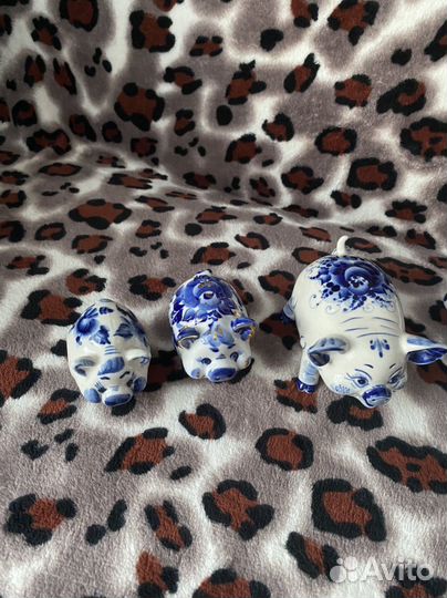 Гжельский фарфор, сувенир поросята коллекция