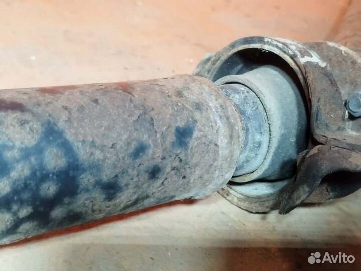 Карданный вал Toyota Sienna 3.5 2008