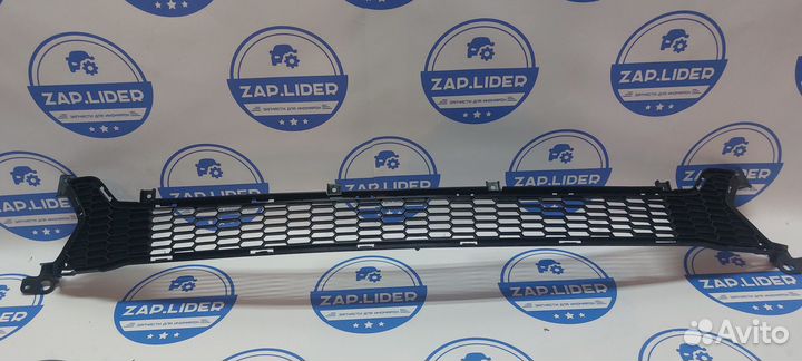 Решетка в бампер нижняя Kia Ceed 2 JD 2012-15