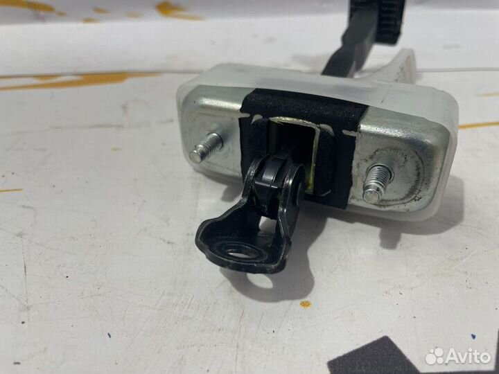 Ограничитель передней двери левый Toyota Land