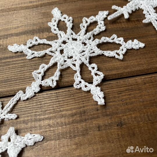 Елочные игрушки снежинки