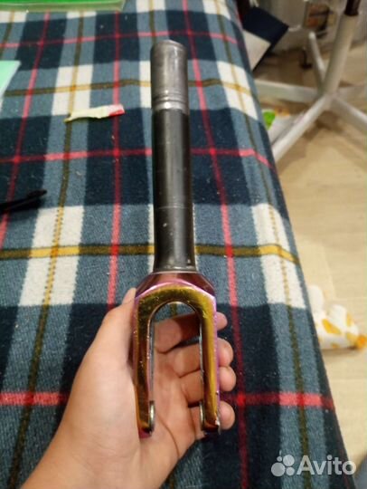 Вилка и зажим для трюкового самоката