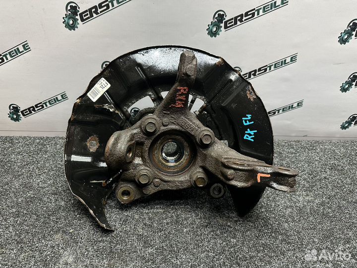 Поворотный кулак передний девый Lexus RX4