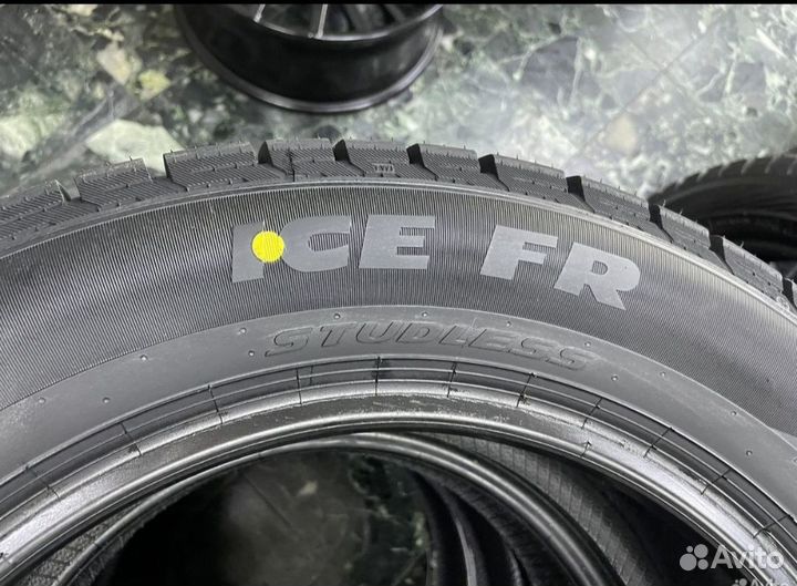 Pirelli Formula Ice FR 205/60 R16 98T