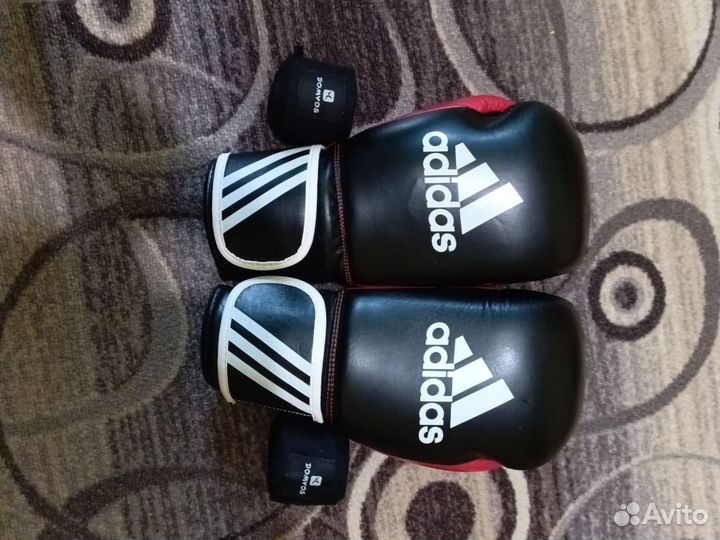 Боксерские перчатки