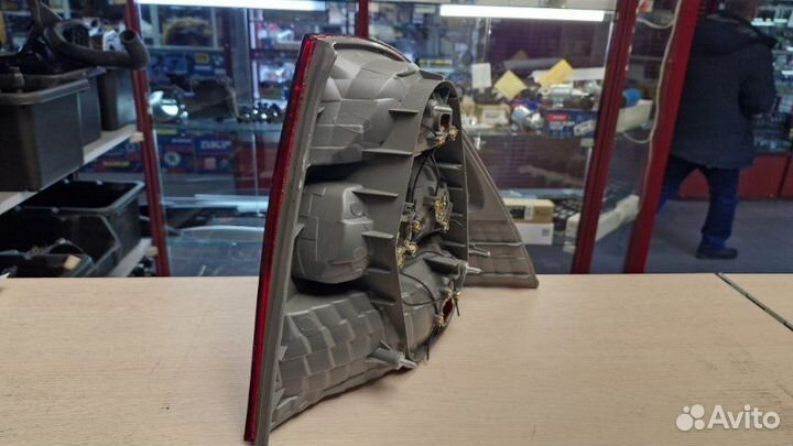 Фонарь задний задний левый Toyota Corolla NZE121