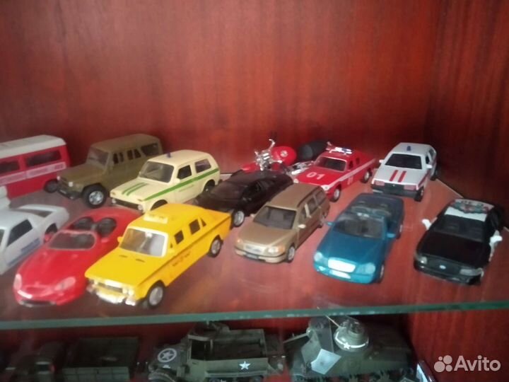 Модель автомобиля 1:43