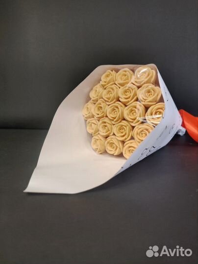 Букет - 19 Роз из Белого Шоколада