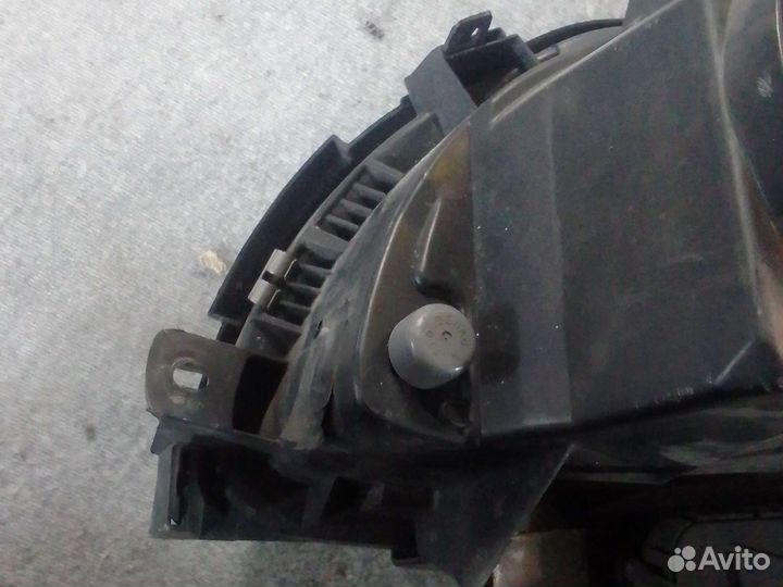 Фара правая Volvo V70 II (2000–2007)