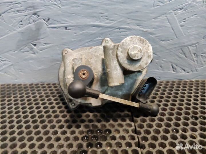 Механизм изменения геометрии впускного коллектора