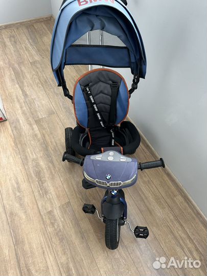 Детский трехколесный велосипед с ручкой