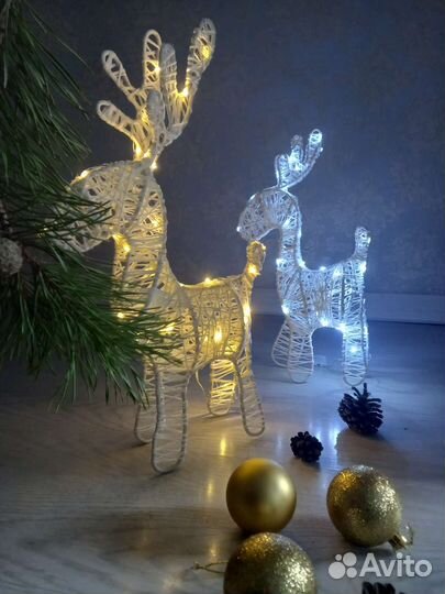 Новогодний праздничный олень / подарки / праздник