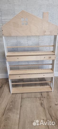 Книжная полка монтессори