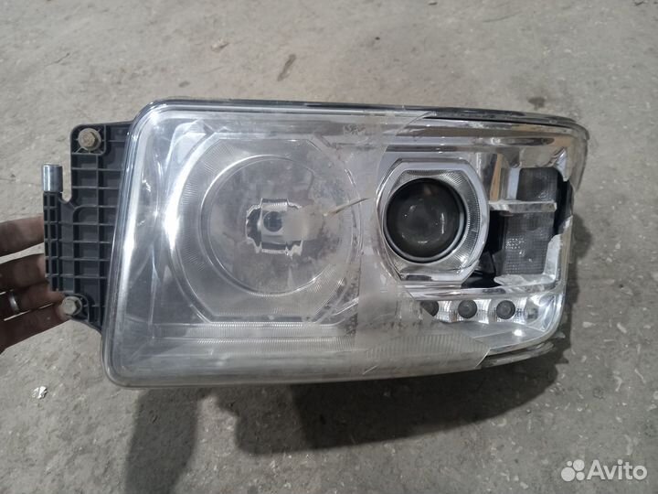 Фара передняя левая галогеновая Камаз 65801-Т5