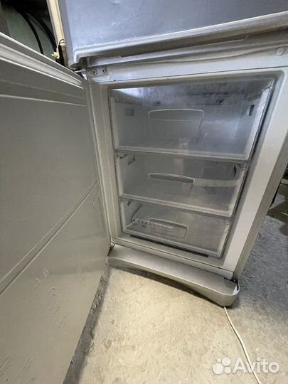 Холодильник indesit