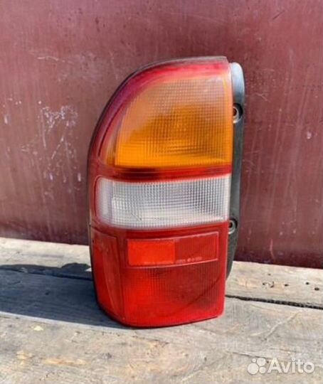 Фонарь задний левый Suzuki Grand vitara 1998-2005