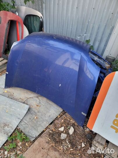 Капот на renault кангу 2001г