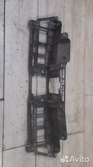 Кронштейн решетки радиатора Suzuki Vitara 2 С 2015