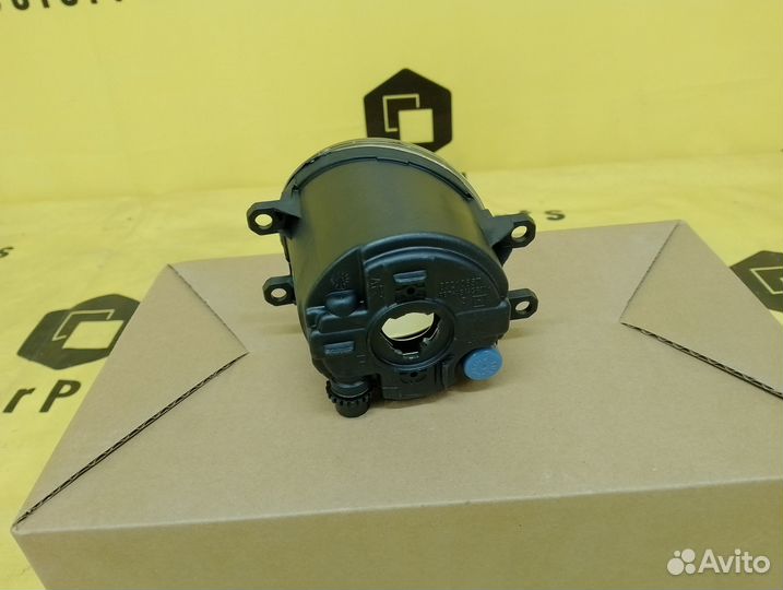 Фара противотуманная правая