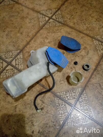 Бочок омывания ветрового стекла, верхняя часть