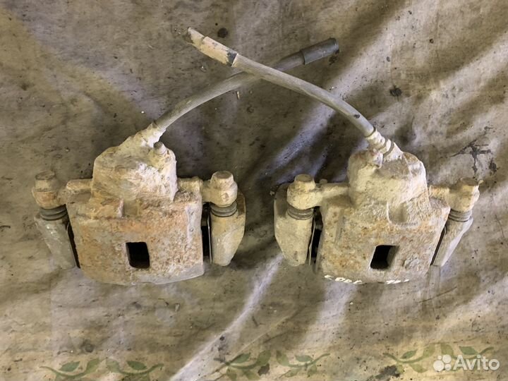 Суппорт передний правый/левый Kia Spectra