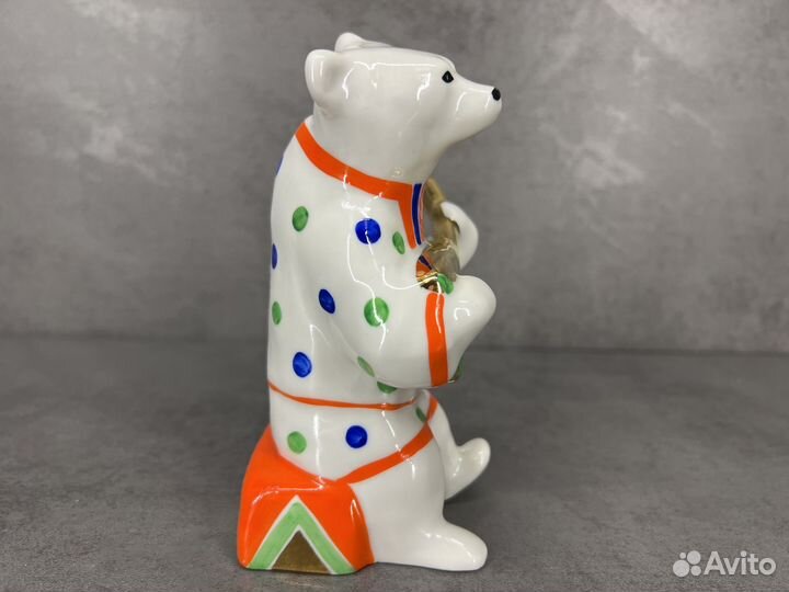 Фарфоровые статуэтка 