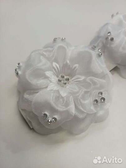 Белые банты на выпускной